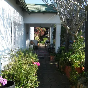 valley-guest-house.port-elizabeth-hotel.com/